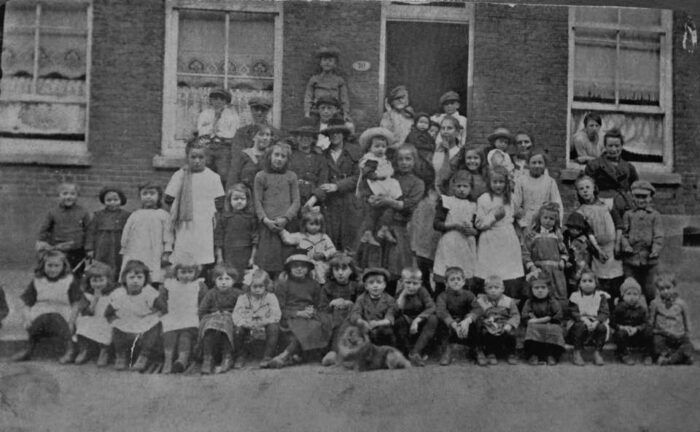 Marnixstraat. Rechts het raam oma Dammers