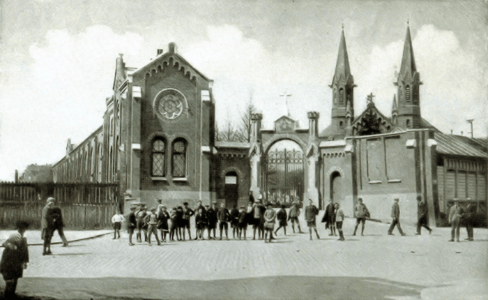 Oude ingang Laurentius ==