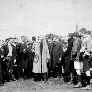Prijsuitreiking na voetbalwedstrijd op Schuttersveld Sparta.1900