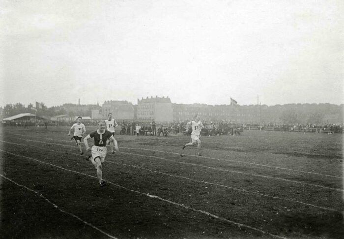 Schuttersveld 100 meter1911. Bron Archief Spaarnestad