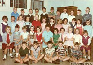 Koningin Wilhelminaschool 3e klas 1963-1964, met Juffrouw Stam...